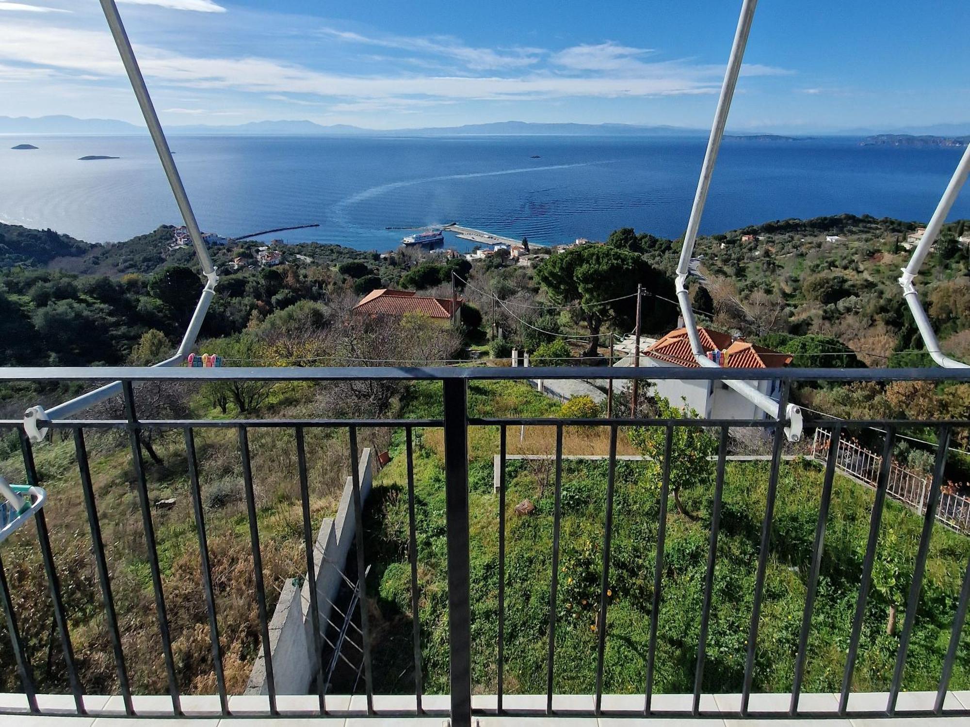 Апартаменты Skopelos House Nikols Лутраки Экстерьер фото
